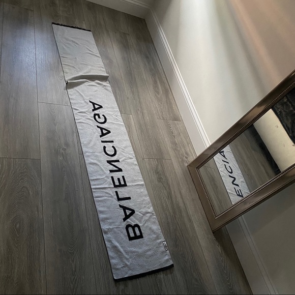 Balenciaga Logo Wool Scarf - Picture 3 of 10